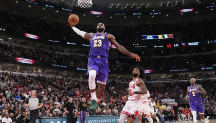 官方网站-詹姆斯24+5创NBA历史第1神迹！东契奇46+7+11+8记3分刷爆纪录