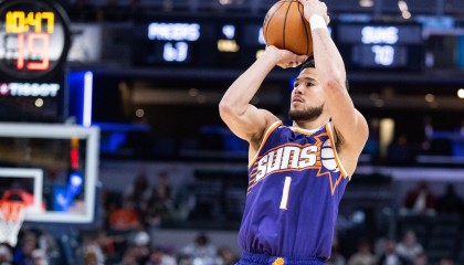 官方网站-布克生涯第228场砍下30+超越大梦&amp;摩西·马龙 和威少&amp;浓眉并列