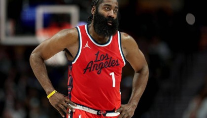 8868-快船惨败公牛，哈登25中9尽显疲态，卢指导为进附加赛往死里用他