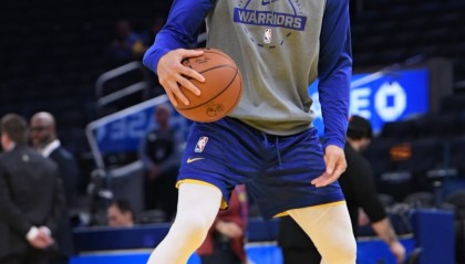 8868体育平台-库里16分勇士不敌猛龙结束4连胜，奎克利40分10助巴恩斯26分11助